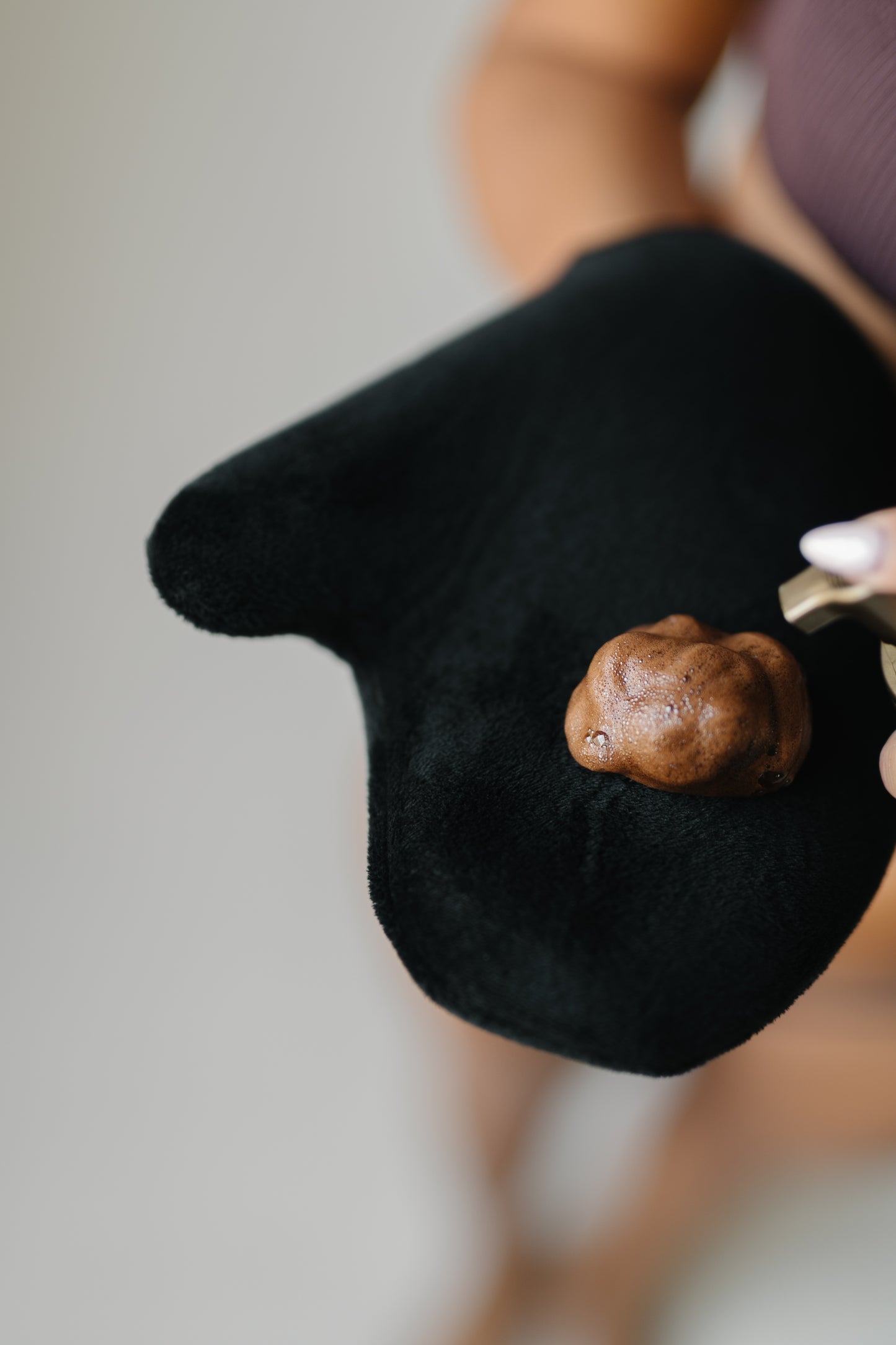 Light, airy mousse texture of Bronzing Bods Dark tan on applicator mitt